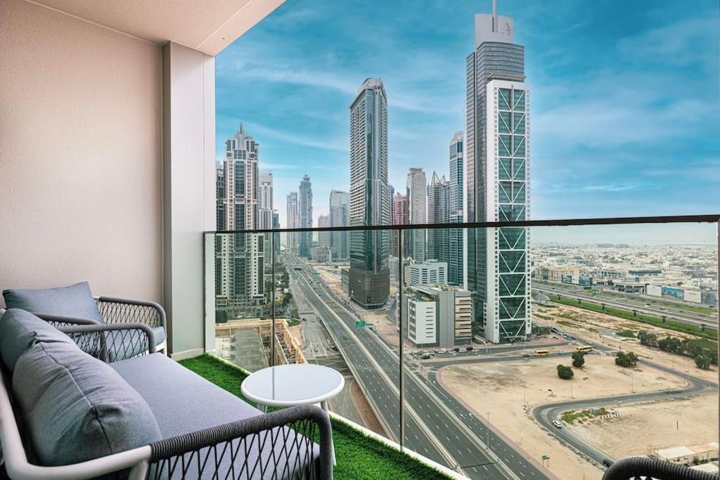 Lux Apartment In Downtown I Walk To Dubai Mall Exterior photo