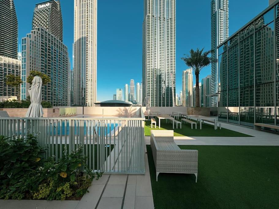 Lux Apartment In Downtown I Walk To Dubai Mall Exterior photo