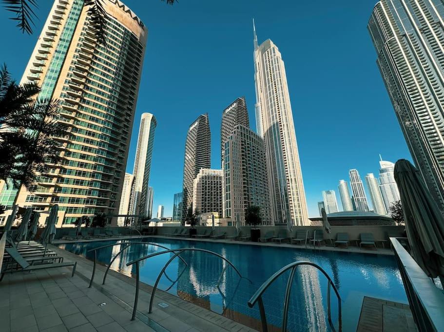 Lux Apartment In Downtown I Walk To Dubai Mall Exterior photo